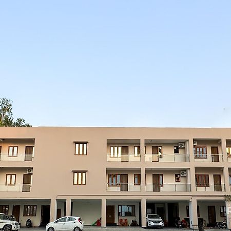Guru Sadan A Luxe Stay Ayodhya Buitenkant foto