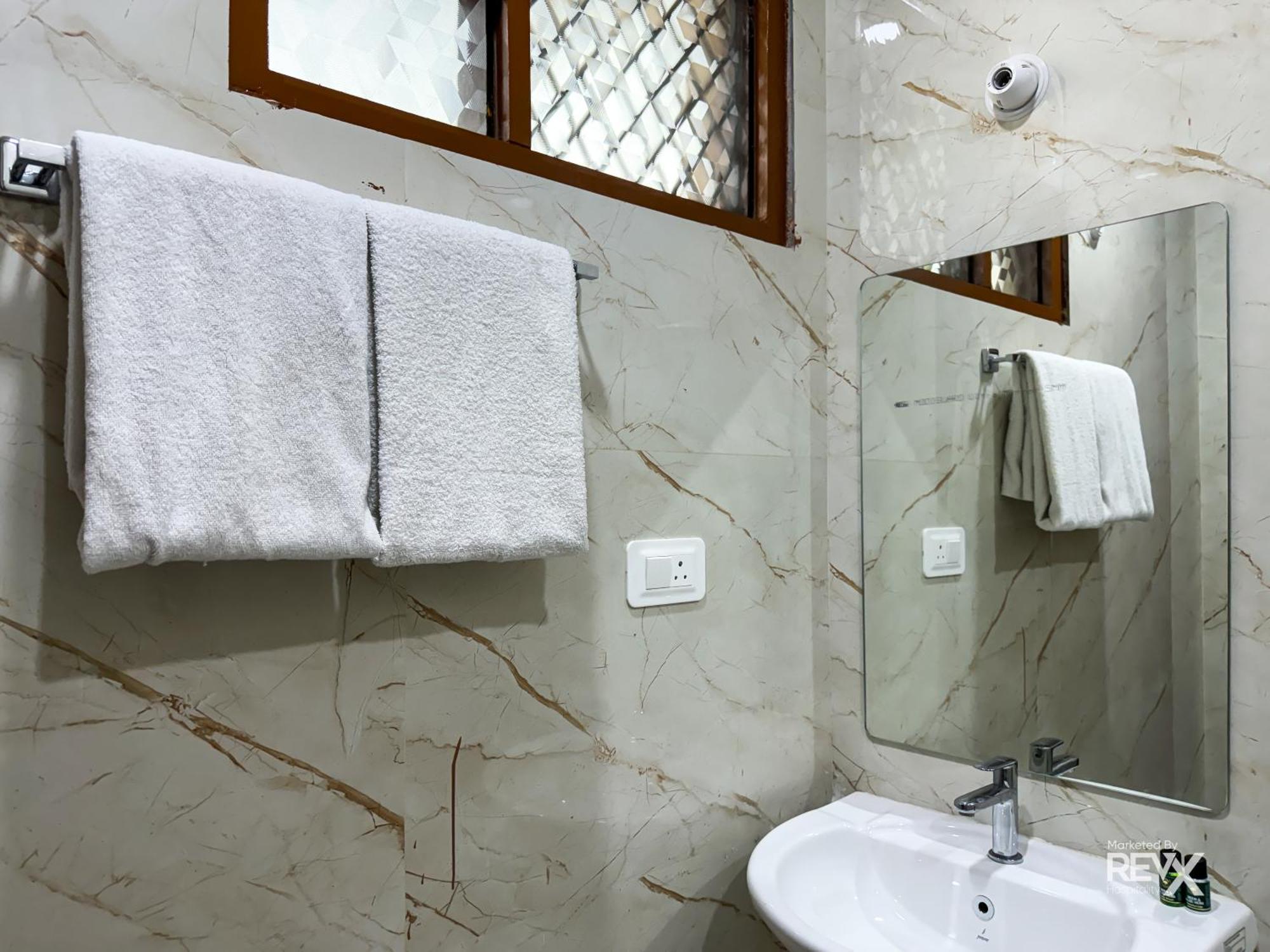 Guru Sadan A Luxe Stay Ayodhya Buitenkant foto