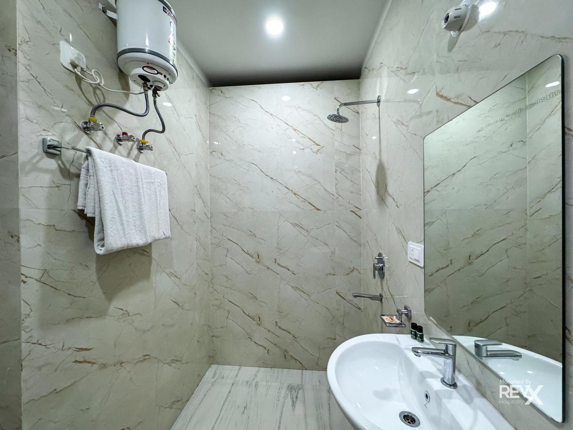Guru Sadan A Luxe Stay Ayodhya Buitenkant foto