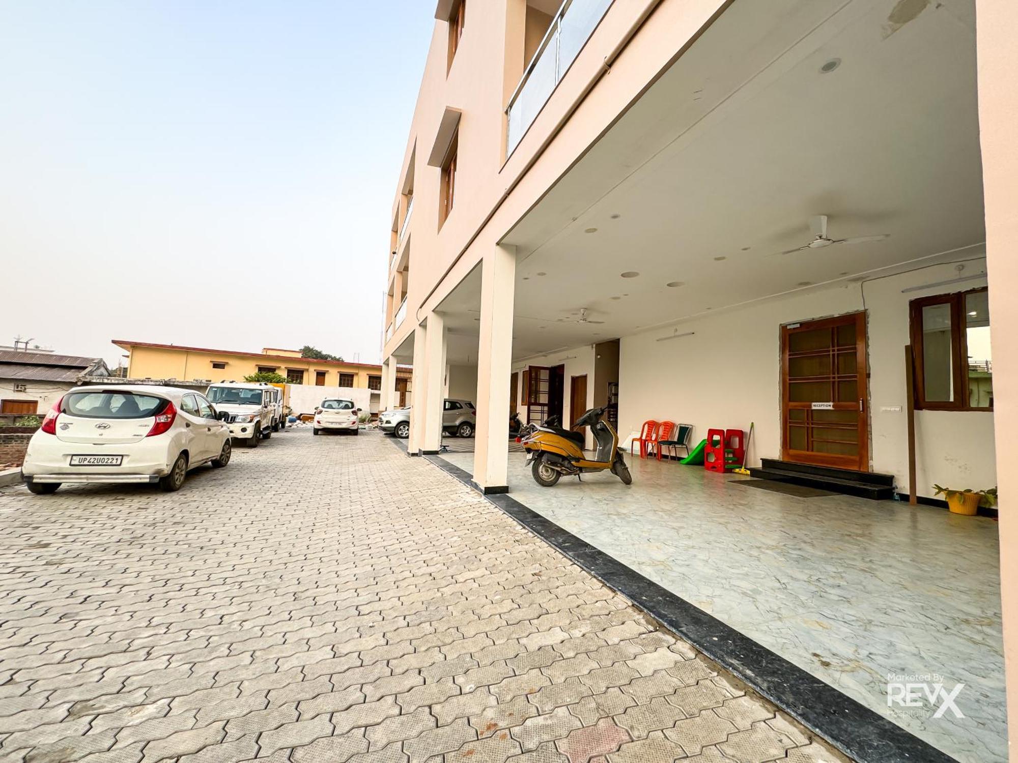 Guru Sadan A Luxe Stay Ayodhya Buitenkant foto