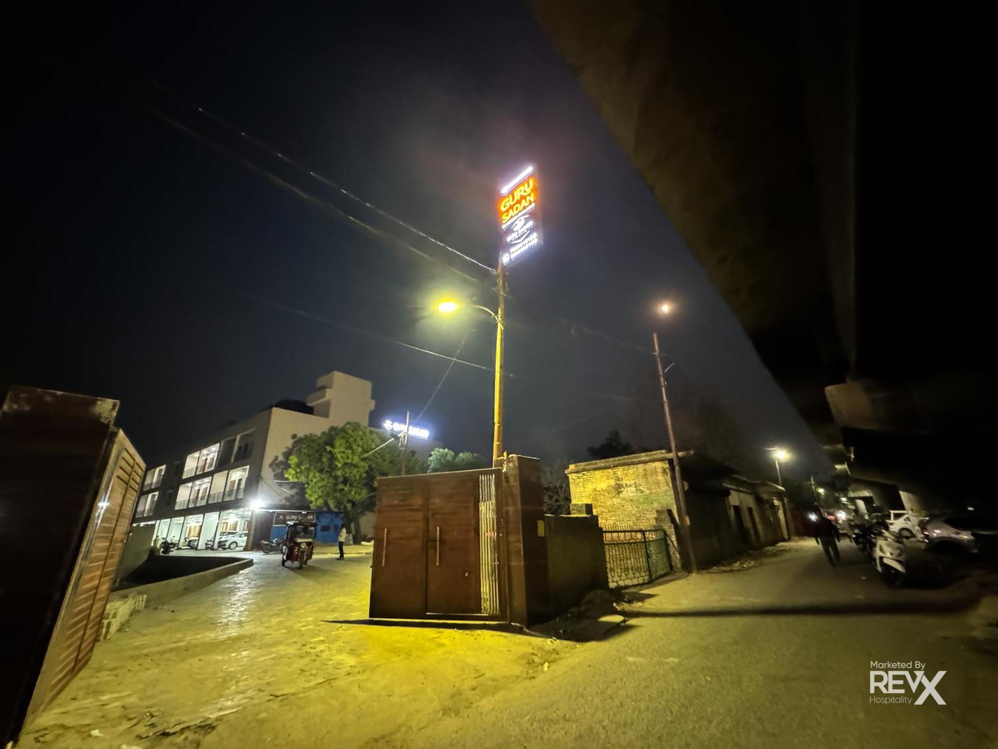 Guru Sadan A Luxe Stay Ayodhya Buitenkant foto