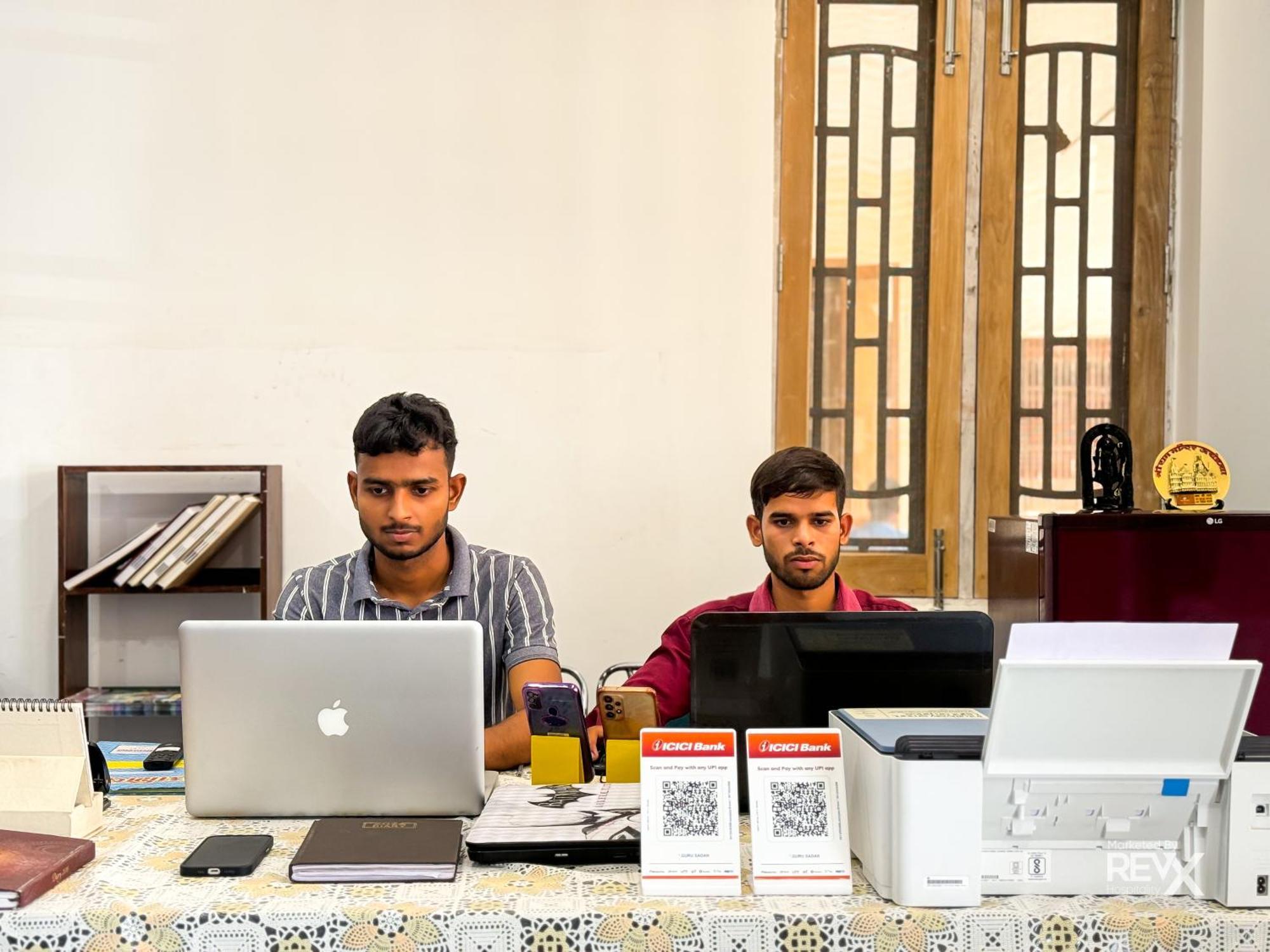 Guru Sadan A Luxe Stay Ayodhya Buitenkant foto