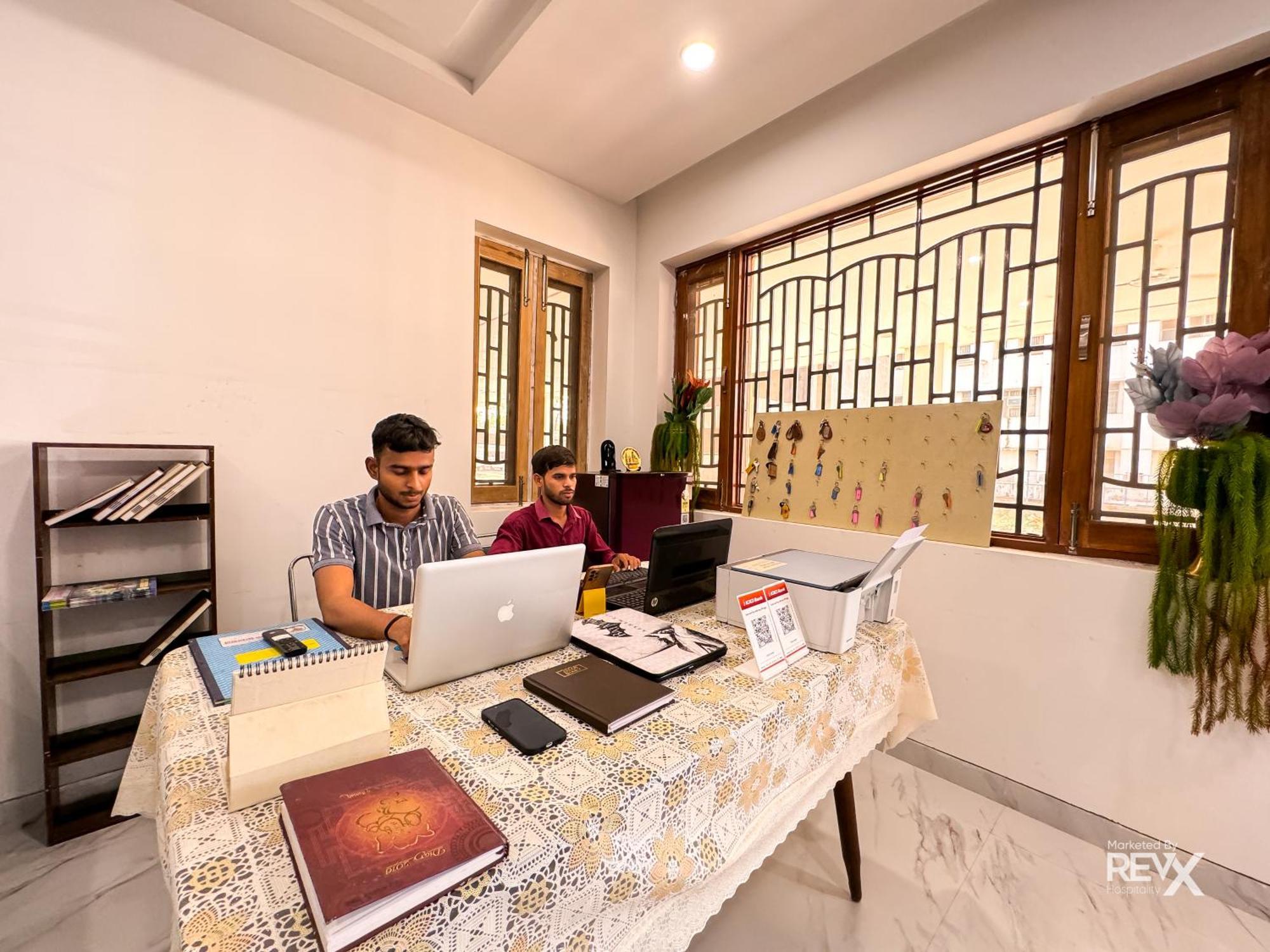 Guru Sadan A Luxe Stay Ayodhya Buitenkant foto