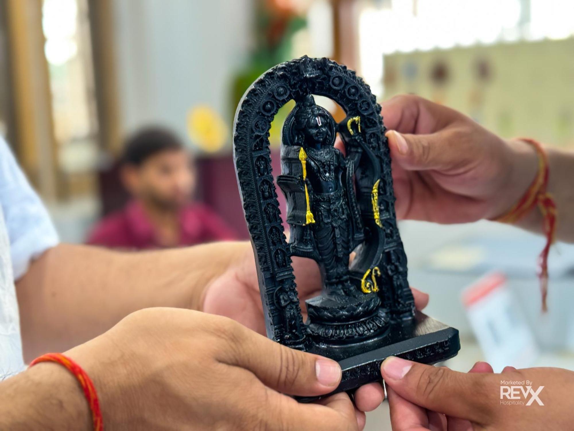 Guru Sadan A Luxe Stay Ayodhya Buitenkant foto