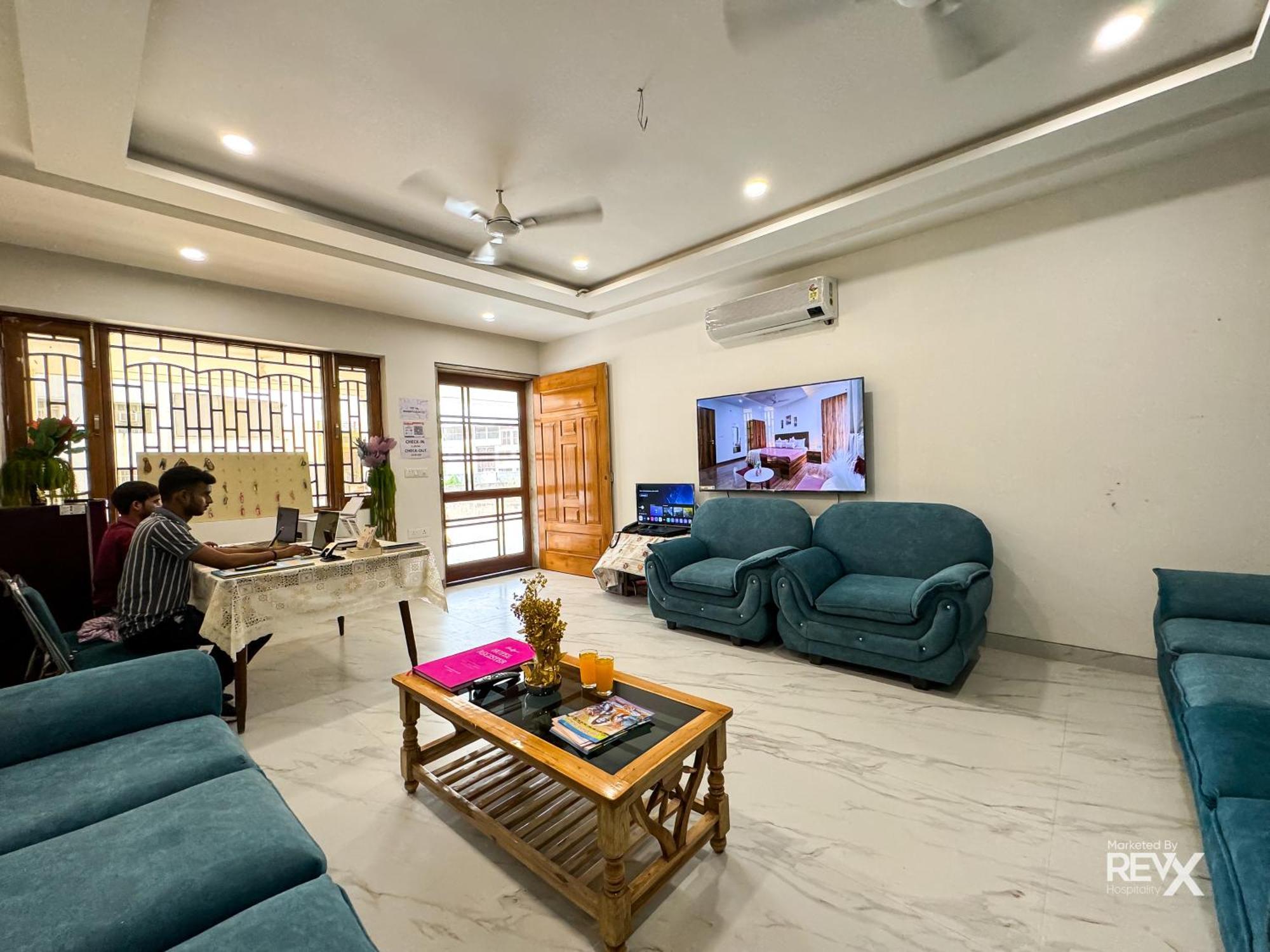 Guru Sadan A Luxe Stay Ayodhya Buitenkant foto
