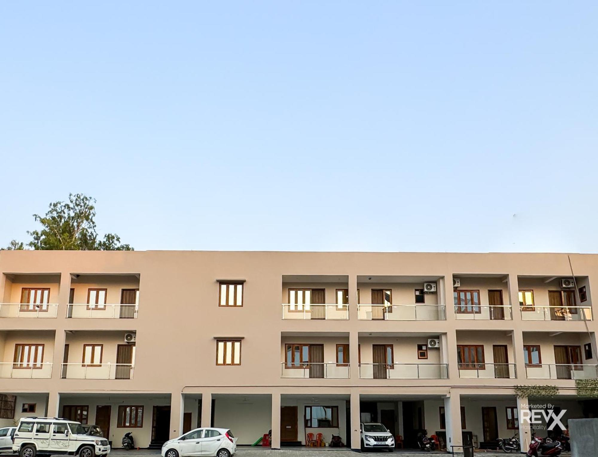 Guru Sadan A Luxe Stay Ayodhya Buitenkant foto