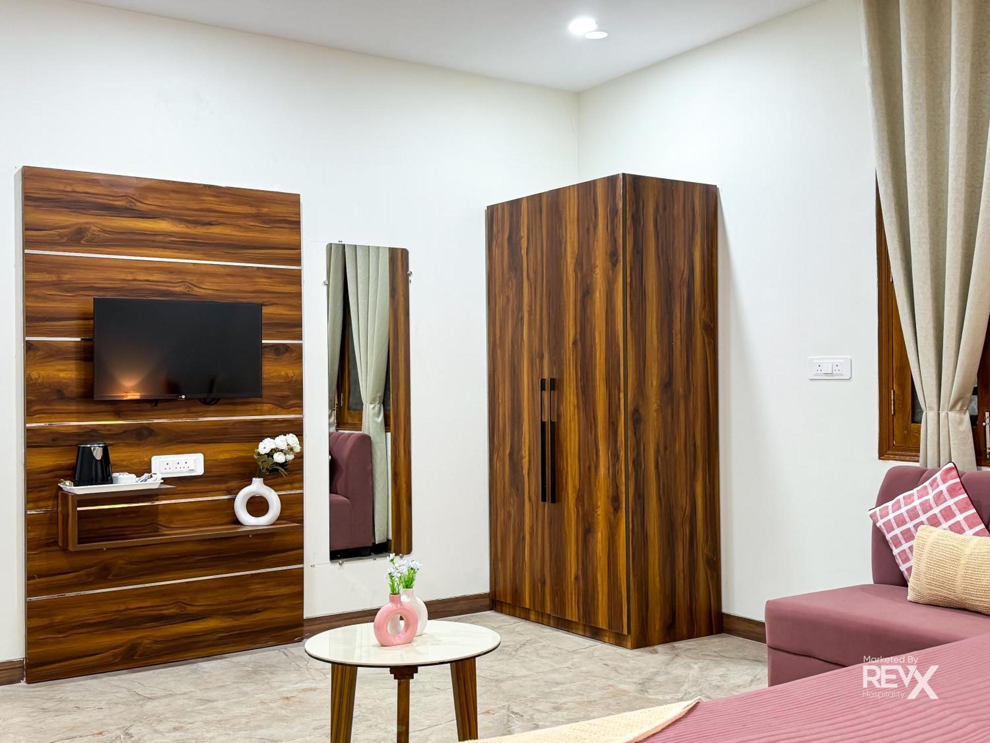 Guru Sadan A Luxe Stay Ayodhya Buitenkant foto