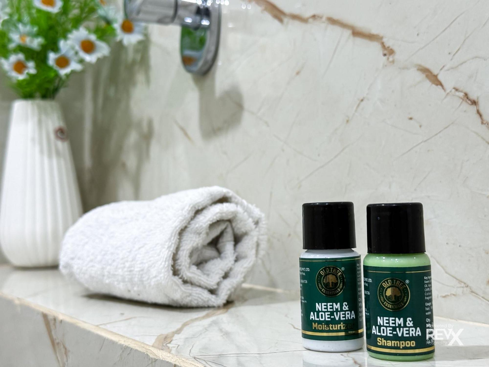 Guru Sadan A Luxe Stay Ayodhya Buitenkant foto